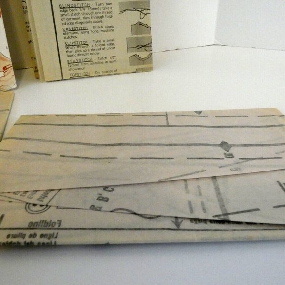 Vintage Vogue Pattern Womens Blouse and Tie Top 4 Styles Size 12 UK/8 USA Uncut - Picture 5 of 12